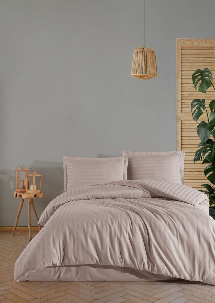 manamo-satinis-tetreulis-nakrebi-photo-2