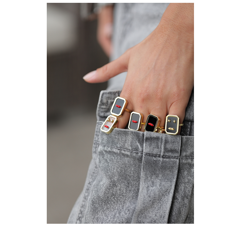 eshvi-onyx-golden-kiss-face-bechedi-photo-2