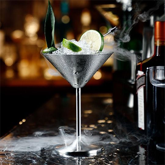 martiniskoqteilisghvinis-chiqa-arapriala-metal-accents