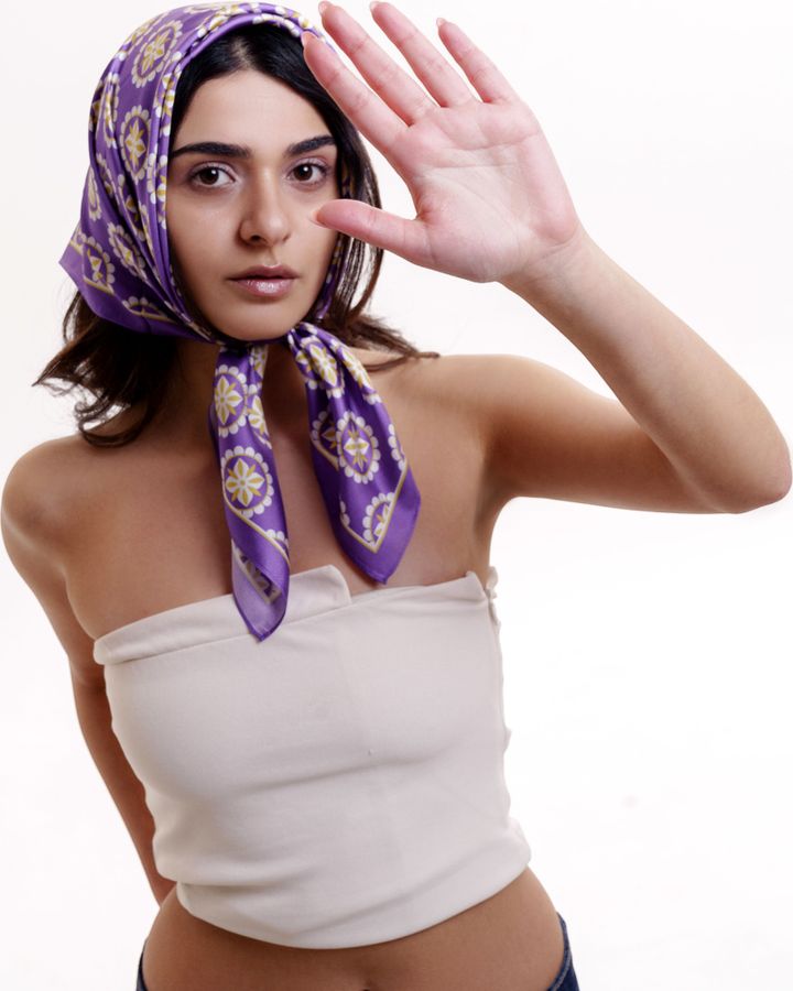 jovani-mora-sharfi-samefo-qvavili-naturaluri-abreshumi-iisferi-photo-2