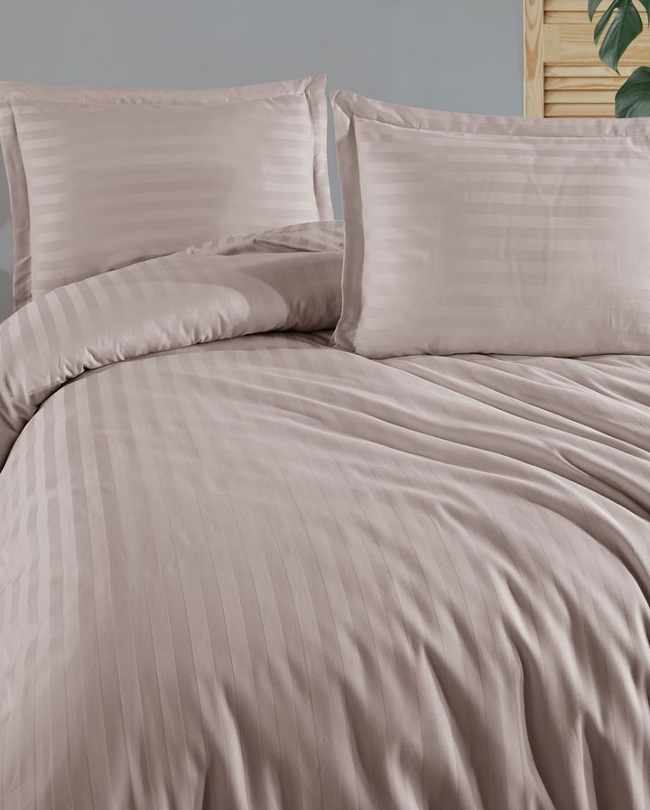 manamo-satinis-tetreulis-nakrebi