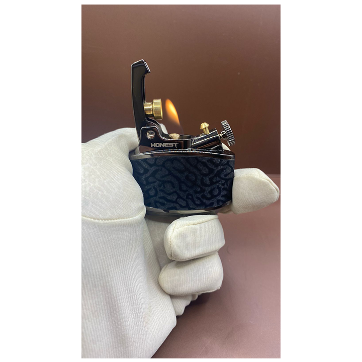 honest-button-dark-navtis-santebela-photo-2