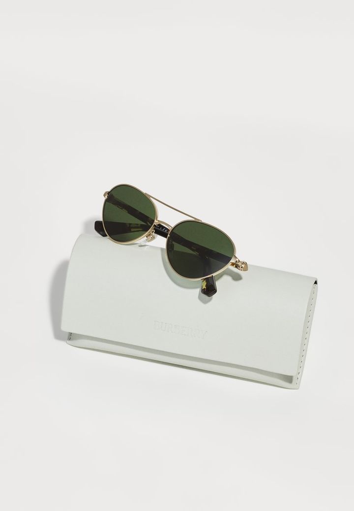burberry-pilot-frame-sunglasses-in-dark-green-qalis-mzis-satvale-photo-4