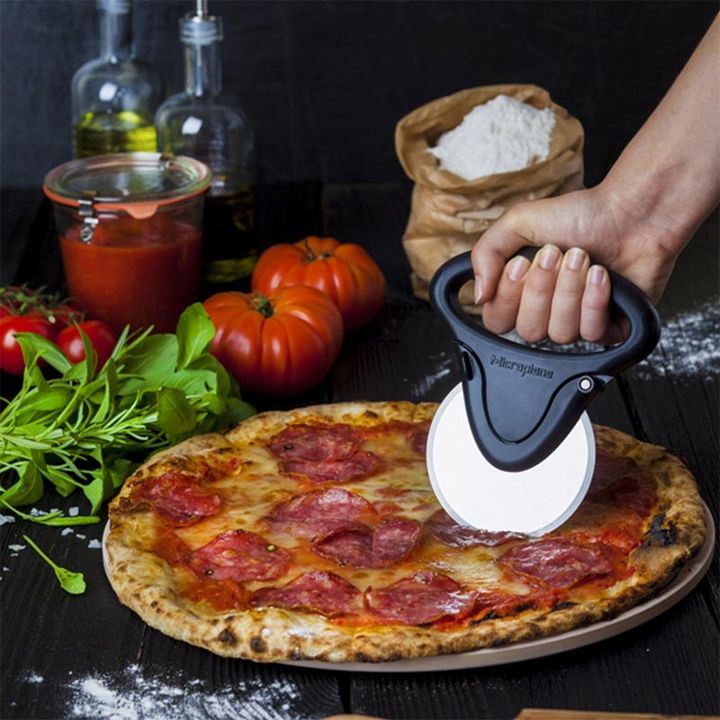 microplane-48005e-pizza-cutter-black-sachreli-photo-2