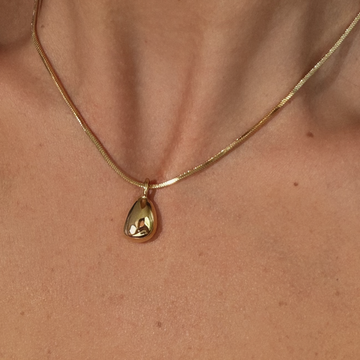 her-store-titanis-mooqrovili-qelsabami