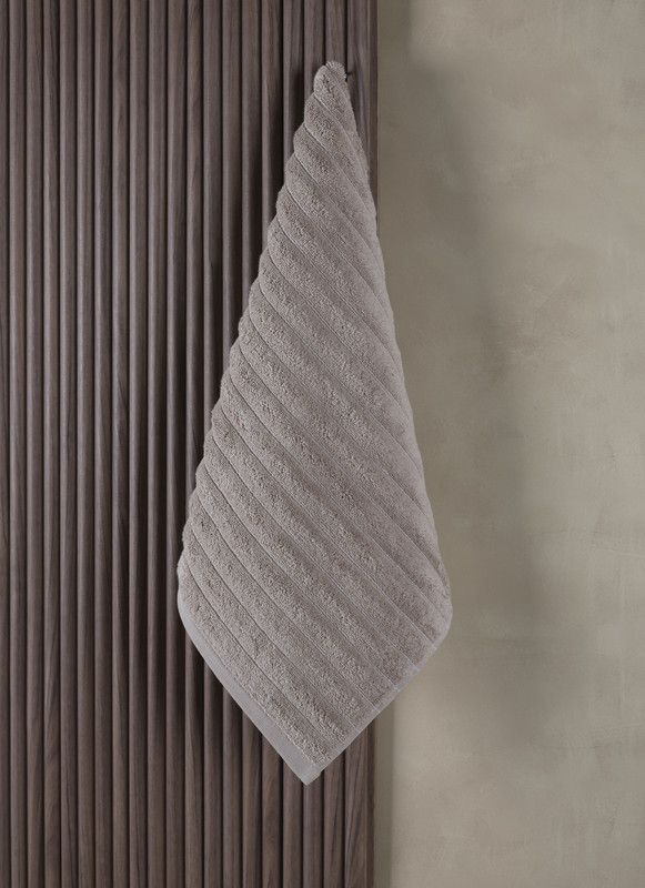 manamo-zoey-sakhis-pirsakhotsi-bambis-bezhi-50x85-sm