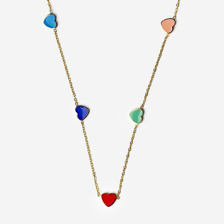 titanis-mooqrovili-qelsabami-feradi-gulebit