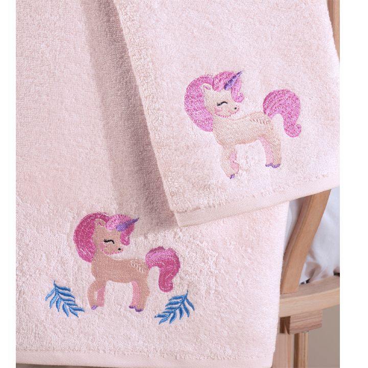 manamo-pony-chvilis-abazanis-pirsakhotsi-photo-2