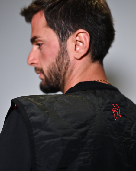 nakrebis-zhileti-shavi-photo-2