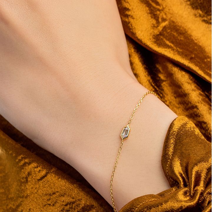 ania-haie-sparkle-emblem-chain-bracelet-samajuri-photo-2