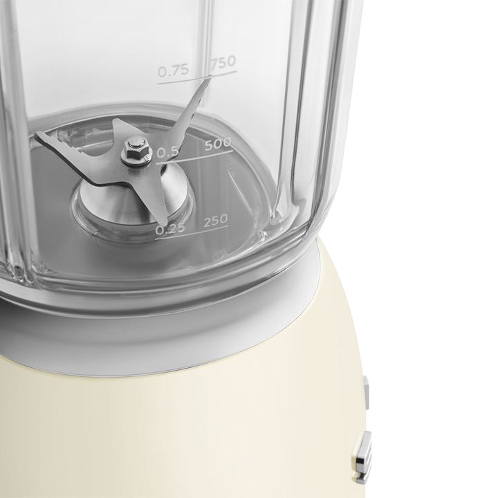 smeg-blf03creu-800w-blenderi-photo-4