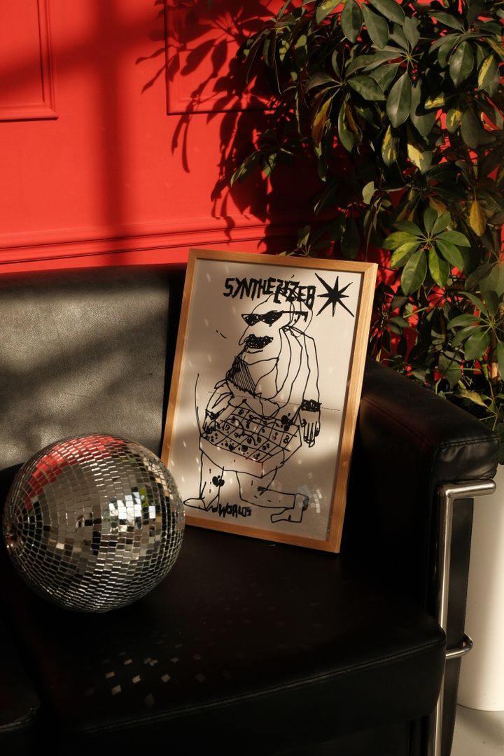 posteri-charchoti-synthesizer-a3-photo-3