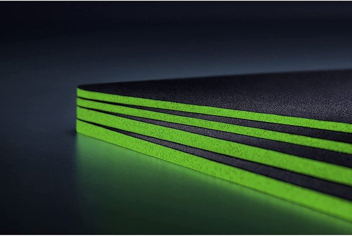 razer-rz02-03330500-r3m1-1200x550x4mm-mauspadi-photo-4