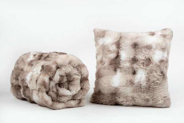 manamo-luxury-rabbit-dekoratiuli-balishis-piri-poliesteris-qavisferi-45x45-sm