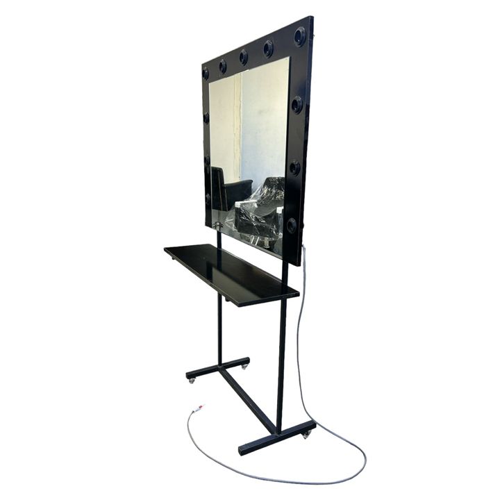 makeup-vanity-table-with-light-vizazhis-da-makiazhis-magida-photo-2