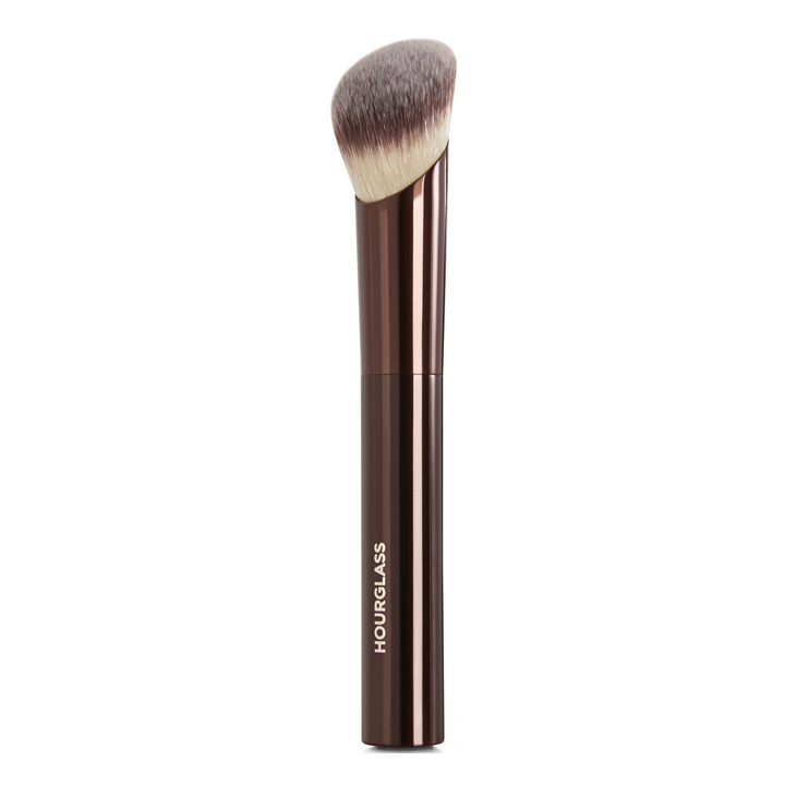 hourglass-ambient-soft-glow-foundation-brush-tonaluris-funji