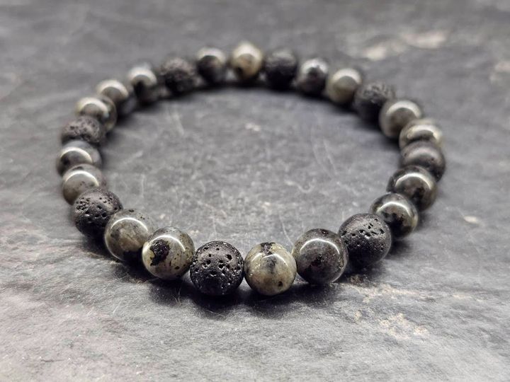 katsis-samajuri-naturaluri-qvebit-labradoriti-photo-3