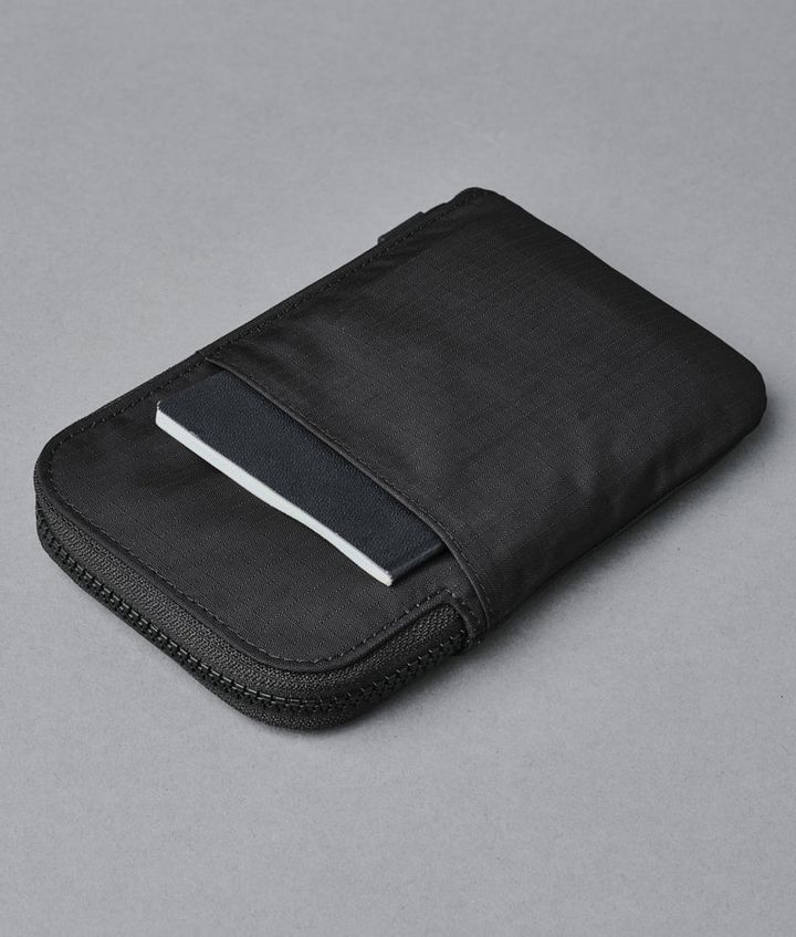 alpaka-zip-travel-wallet-black-axoflux-210d-safule-photo-4