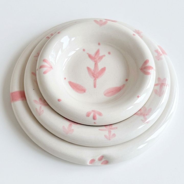 clay-and-whiskers-khelnaketi-keramikis-tefshebis-nakrebi