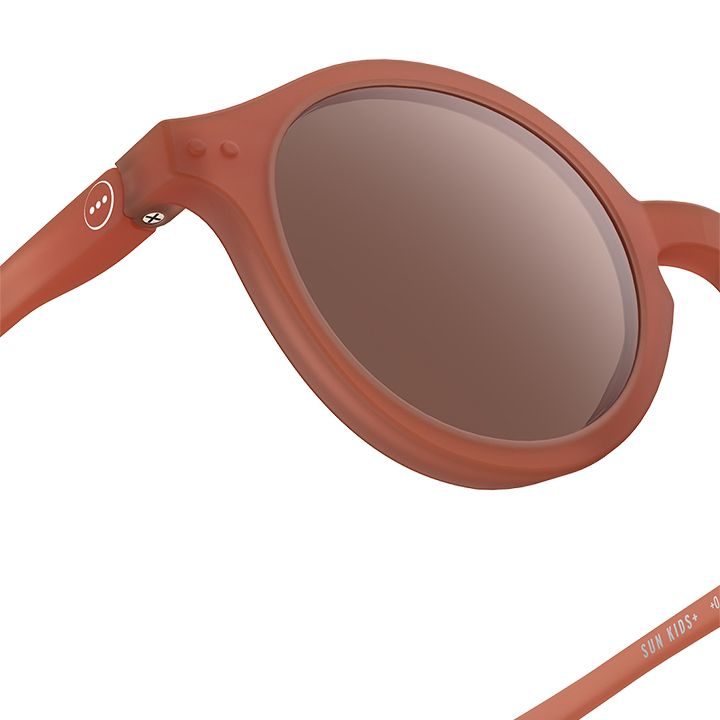 giggles-d-sun-kids-plus-scarlet-bavshvis-satvale-photo-2