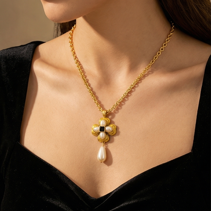 differente-qelsabami-vintage-bloom-pendant-photo-2
