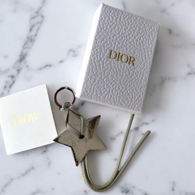 dior-star-key-charm-gasaghebis-sakidi-photo-3