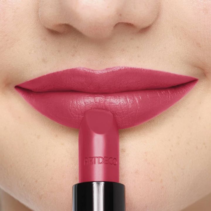 artdeco-perfect-mat-lipstick-tuchsatskhi-photo-2