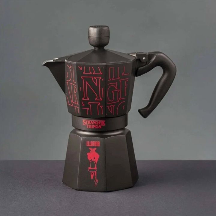 bialetti-moka-express-100942-qavis-madughara-eqvsfinjniani-stranger-things-photo-3