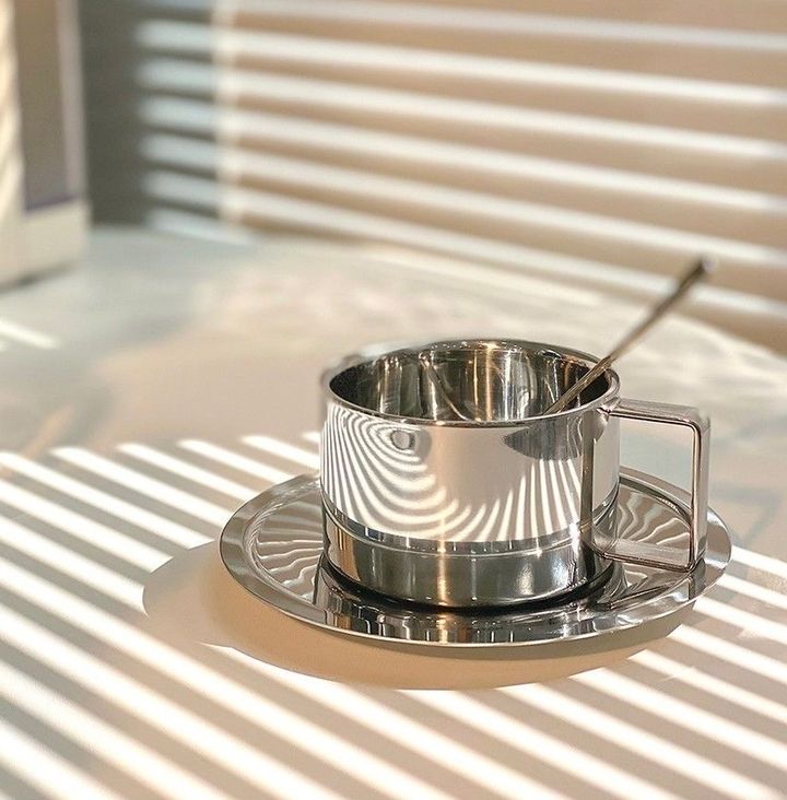 cocktail-chaisqavis-chiqa-tefshit-da-kovzit-metalis-metal-accents-photo-4