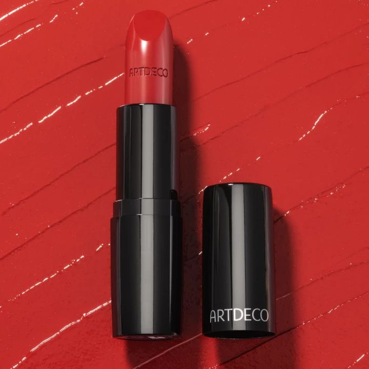 artdeco-perfect-color-lipstick-tuchsatskhi-photo-3