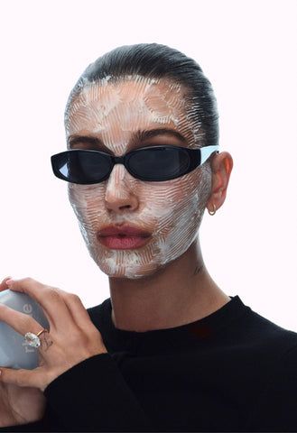 rhode-caffeine-reset-sculpting-mask-damatenianebeli-nighabi-photo-3