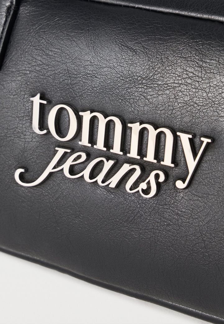 tommy-jeans-bold-shoulder-bag-khelchanta-photo-4
