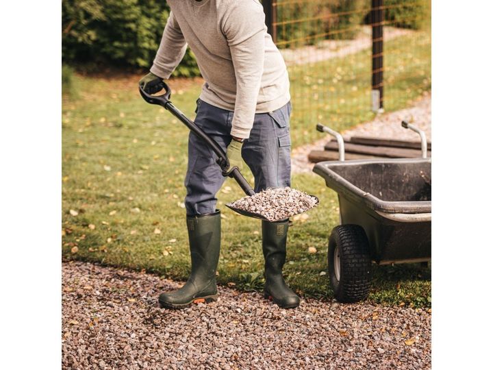 fiskars-ergonomic-pro-concrete-shovel-black-nichabi-photo-4