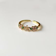 Product image of ოქროსფერი თვლიანი ბეჭედი სამი ყვავილით