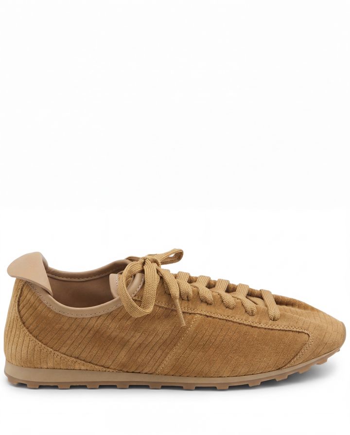 jacquemus-zamshis-tasmiani-sportuli-fekhsatsmeli-photo-3