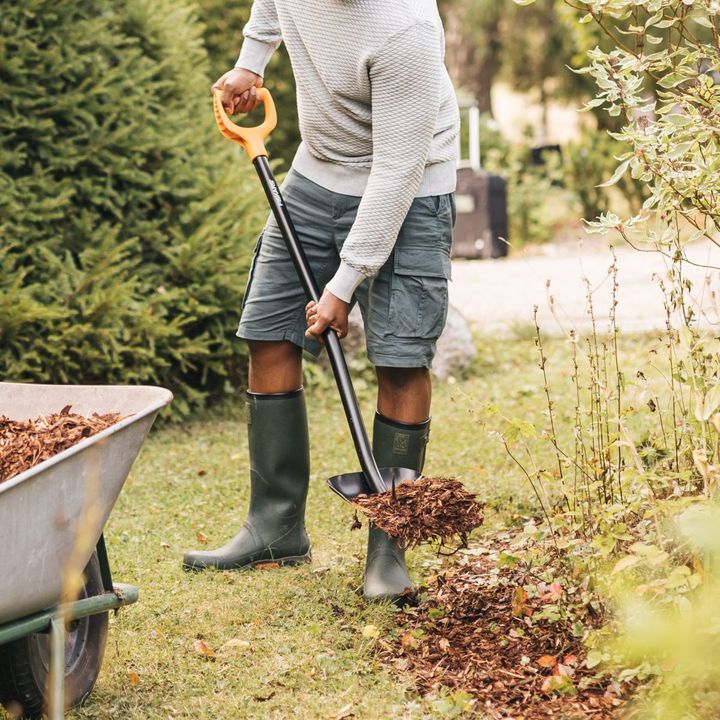 fiskars-1066718-solid-metal-shovel-d-handle-nichabi-photo-2