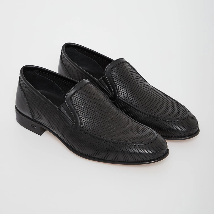 slip-on-perfcalf-l-black-loferi-photo-2