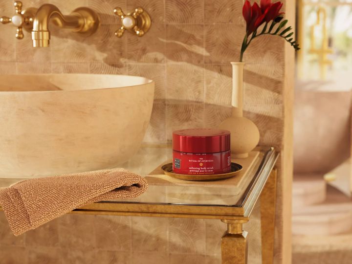 the-ritual-of-ayurveda-body-scrub-tanis-skrabi-photo-2