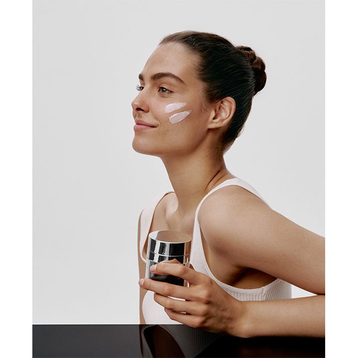 unickskin-unica-cream-airless-50ml-sakhis-damatenianebeli-photo-3