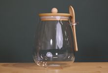 Product image of 450 მლ-იანი მინის, ბამბუკის სახურავით რეზერვუარი (მრგვალი, ხის კოვზით)