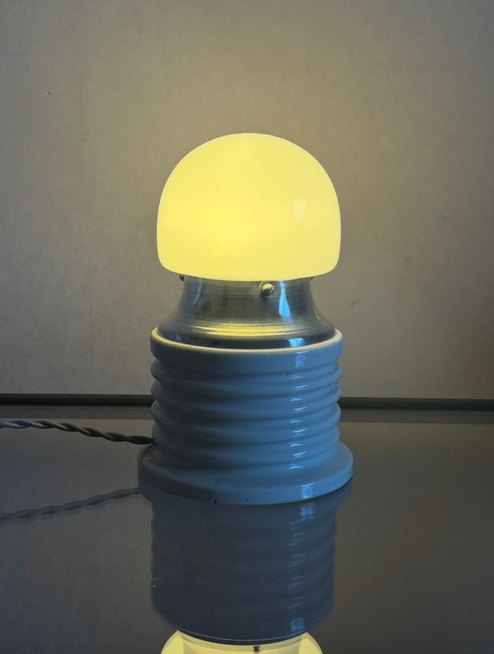 glass-globe-lamp-photo-3