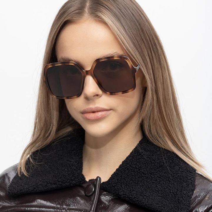chloe-brown-oversized-wavy-sunglasses-qalis-mzis-satvale-photo-4