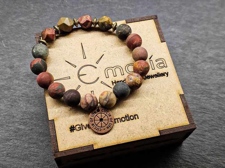 qalis-samajuri-naturaluri-qvebit-tskhovrebis-tsre-photo-2