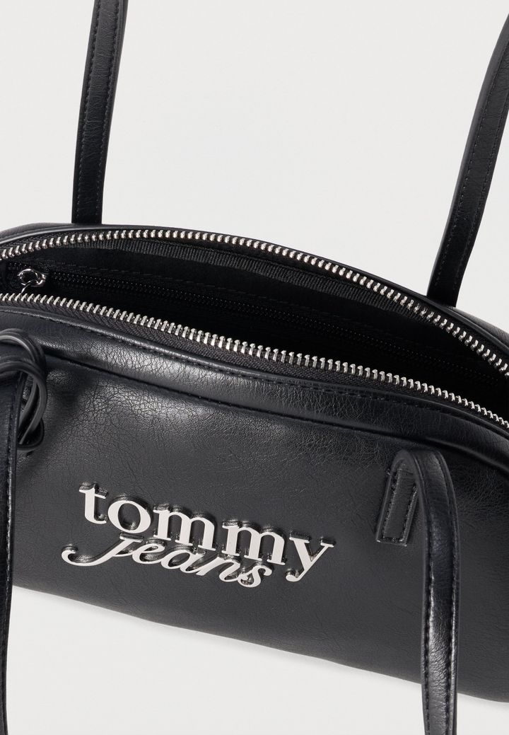 tommy-jeans-bold-shoulder-bag-khelchanta-photo-3