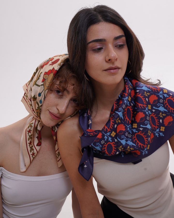 jovani-mora-sharfi-mzis-tvali-naturaluri-abreshumi-lurji-photo-4