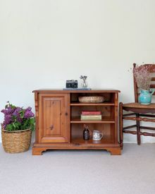 Product image of Collector Tbilisi ფიჭვის ხის TV სადგამი (რესტავრირებული)