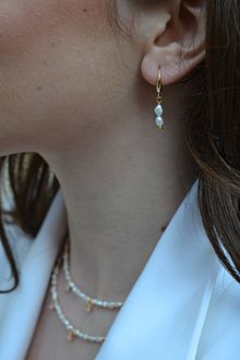 Product image of De Aure მინიმალისტური მოოქროვილი მარგალიტის საყურე