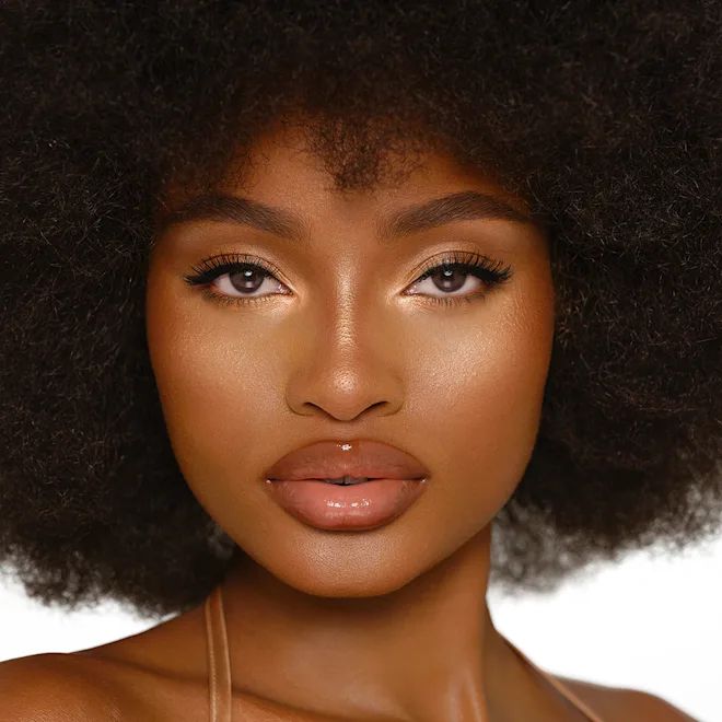 charlotte-tilbury--glow-glide-highlighter-sunset-glow-hailaiteri-photo-4