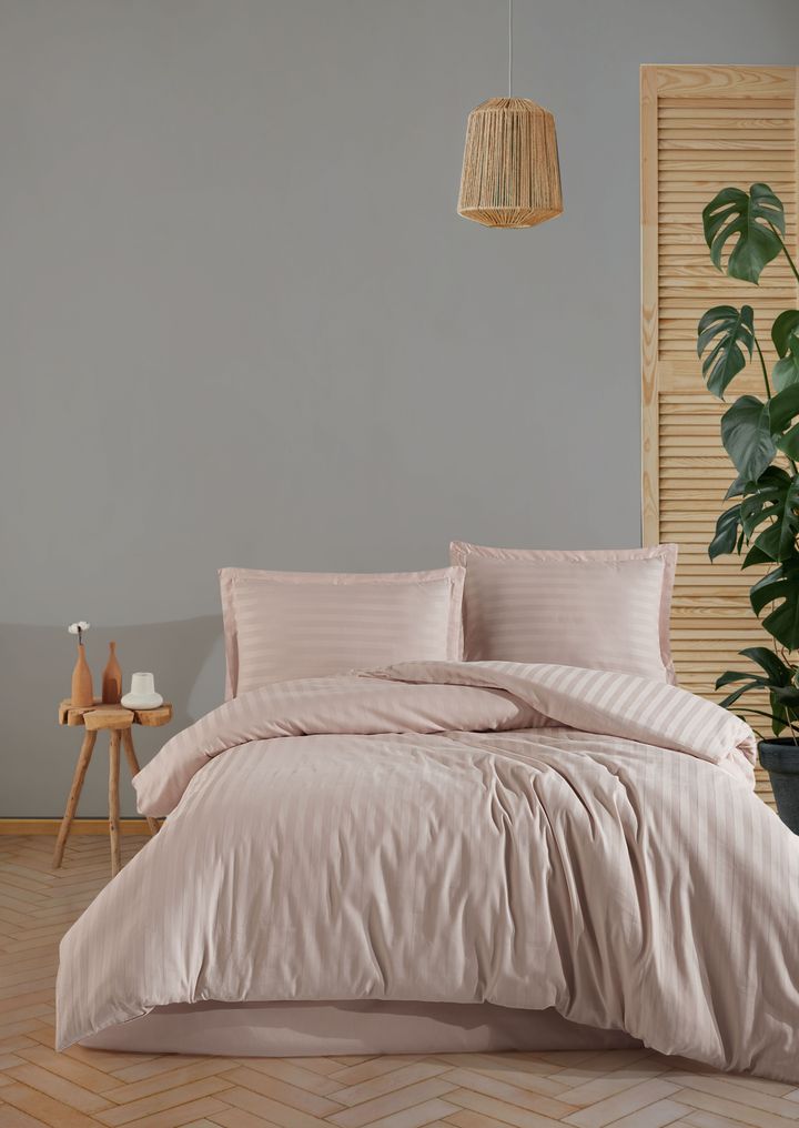 manamo-satinis-tetreulis-nakrebi-photo-2