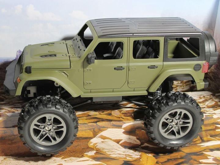 mtsotsavi-manqana-distantsiuri-martvit-114-jeep-wrangler-rock-crawler